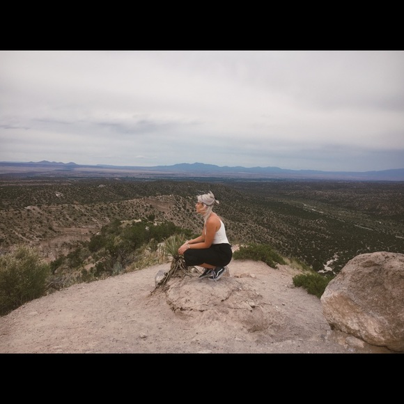 Meet your Posher, Ari - Picture 3 of 6